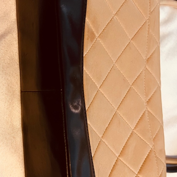 CLASSIC CHANEL LAMBSKIN LEATHER MONOCHROME BAG - Picture 5 of 8